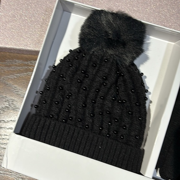 STEVE MADDEN Hat and Gloves Set - Picture 2 of 3